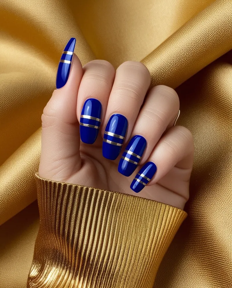 Royal blue nails with gold stripes for a stylish Valentine’s Day.